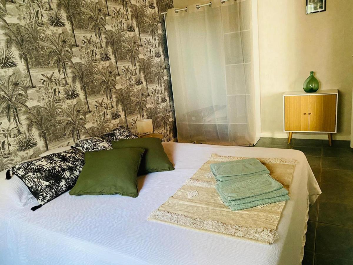 Gite E & M Saint-Denis-de-Pile Ngoại thất bức ảnh